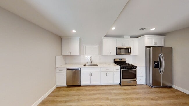 Photo - 3BD/1BA on 63rd!