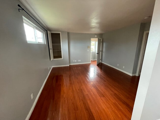 Building Photo - 5843 Myrtle Ave