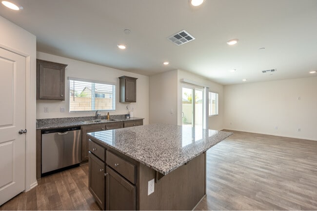 Photo - 28650 New Yorker Ln