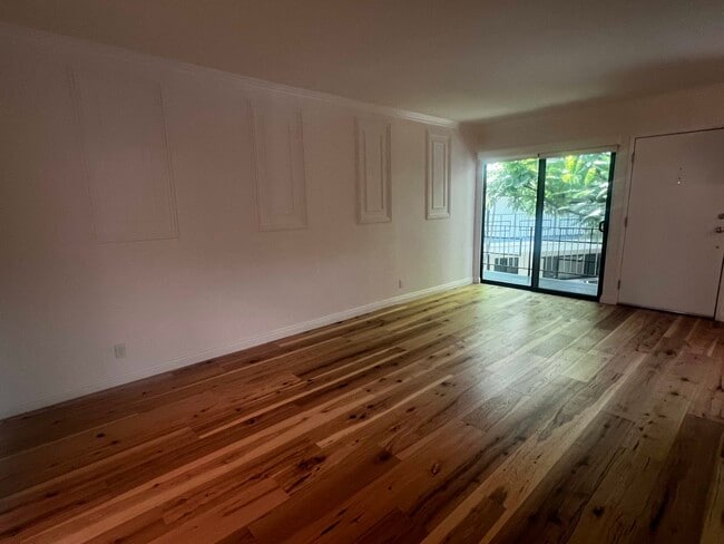 Photo - 2520 North Beachwood Drive Unit 6