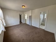 Photo - 2809-2821.5-28215 Rowena Ave Unit 2815