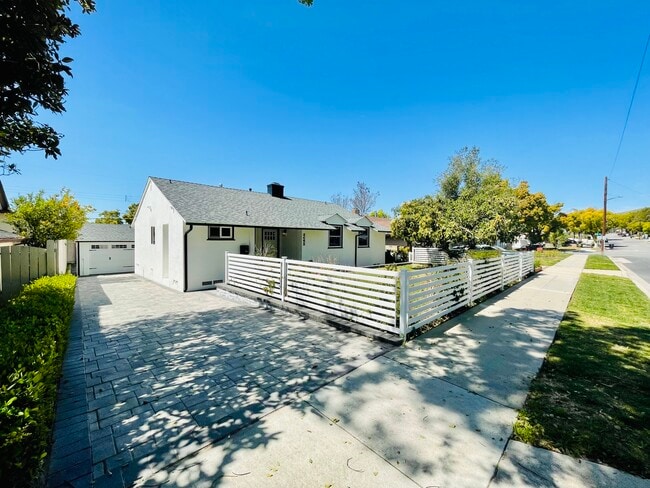 Photo - 2405 Jolley Dr House