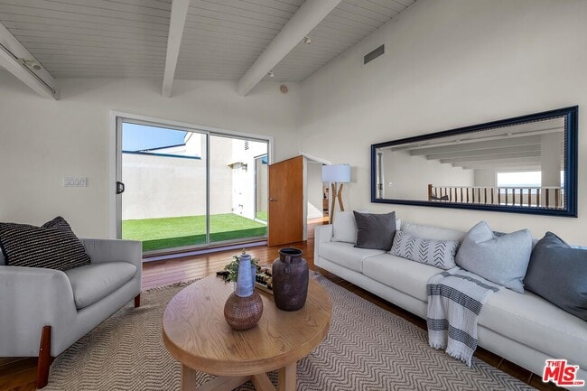 Building Photo - 4 Lighthouse St