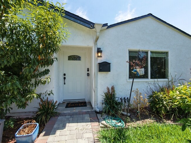 Photo - 6928 Lubao Ave