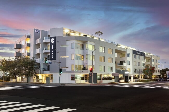 Building Photo - C on Pico