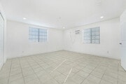 Photo - 400 W 109th St