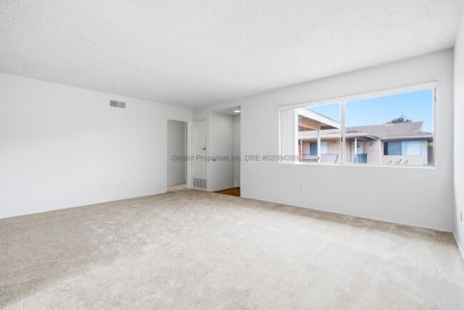 Photo - SPACIOUS, GREAT LOCATION, BALCONY, PRIVATE GARAGE Unit #C