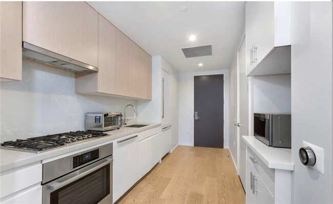 Photo - 877 Francisco St Unit 918