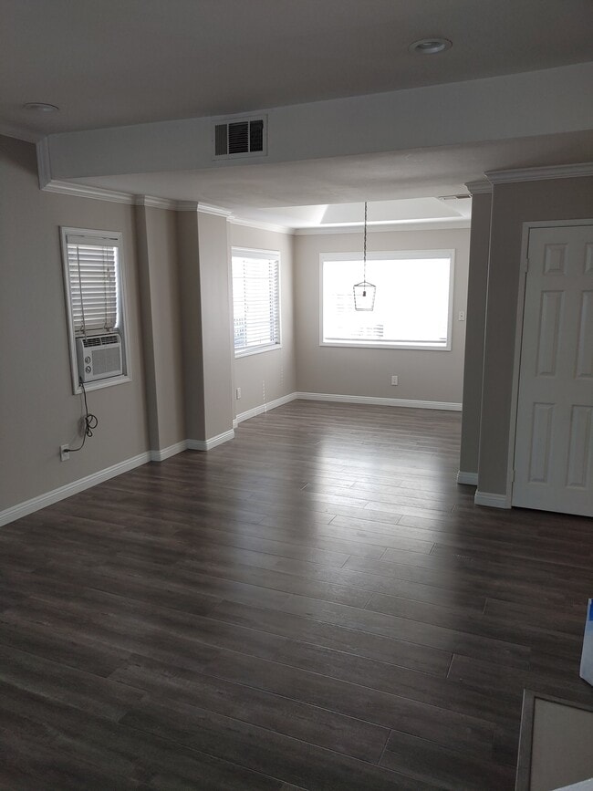 Dining room - 357 W Wilson St Unit Townhome #A