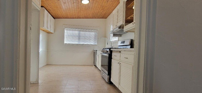 Photo - 815 W Ave H 7