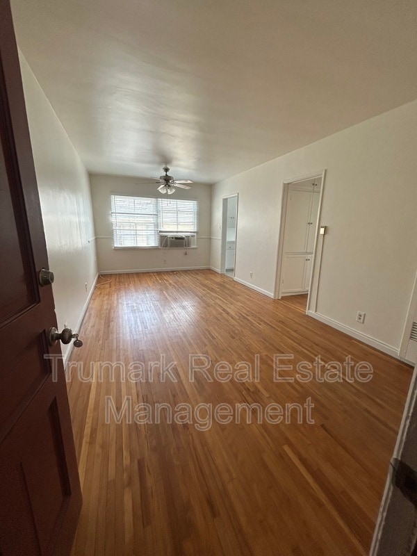 Building Photo - 3739 Los Feliz Blvd Unit 8