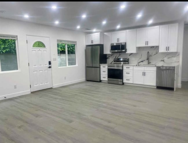 Photo - 19057 Friar St