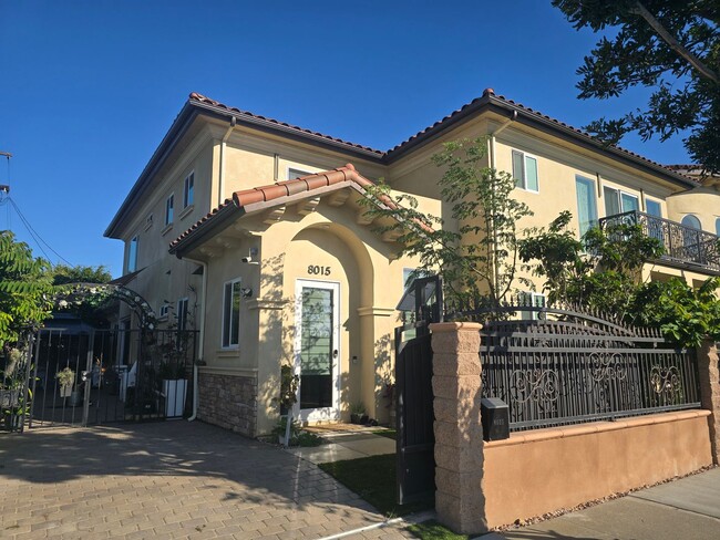 Photo - Fully Furnished 2 Bed, 2 Bath Townhome – 5...