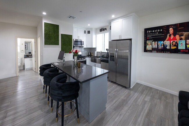 Photo - 1128 W 39th St Townhome