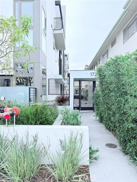 Photo - 1729 S Barrington Ave