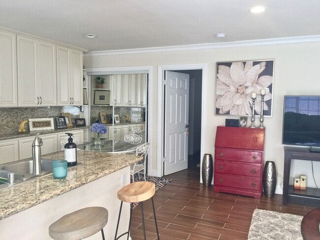 Photo - Luxury One Bedroom Apartment in La Jolla Village! Shared Garage Parking! AC! Washer & Dryer! Unit 3