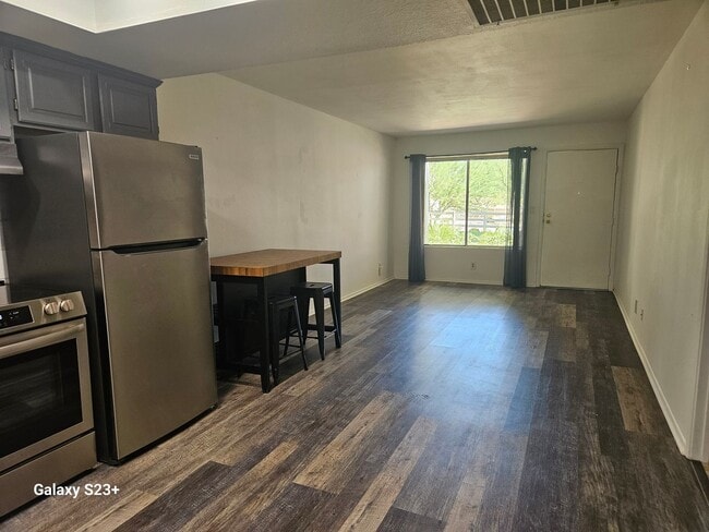 Photo - FREE CABLE & INTERNET....WATER & TRASH INCLUDED IN RENT