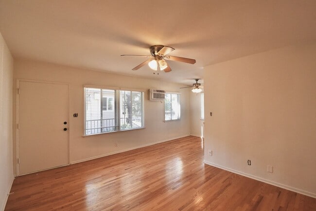 Photo - 10834 Bloomfield St Unit 34-05