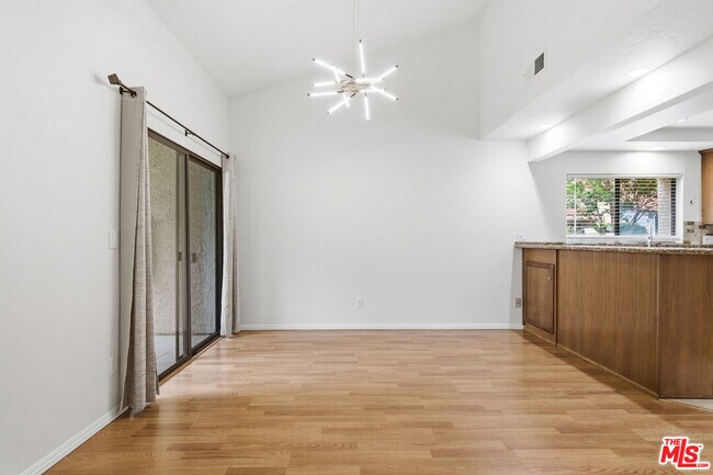 Photo - 18136 Oxnard St Unit 39