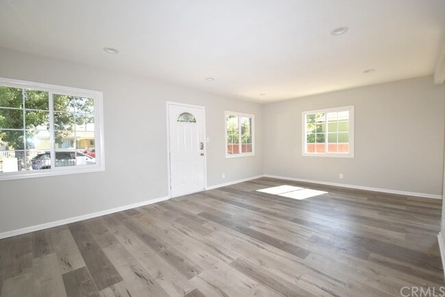 Photo - 7307 Ensign Ave