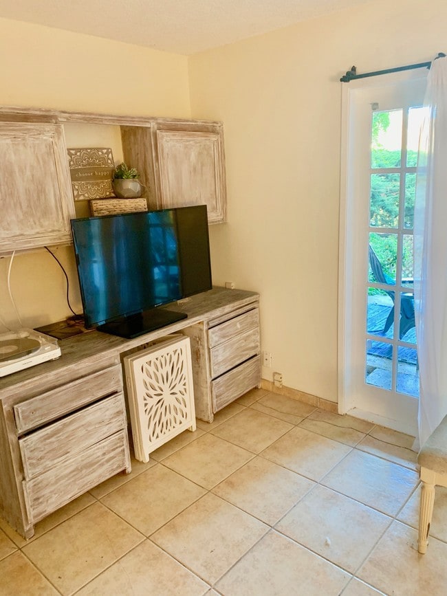 Photo - 4374 Hillview Dr Unit B