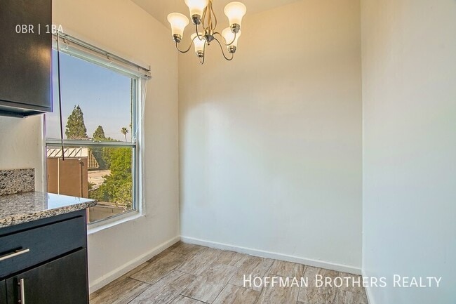 Building Photo - 921 S Bonnie Brae St