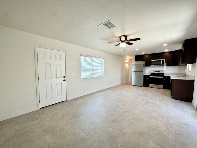 Building Photo - COMING SOON! 1 Bedroom 1 Bathroom Apartment in Palm Springs W/ Community Pool Unit 04