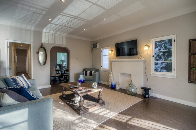 Photo - 210 S Arnaz Dr