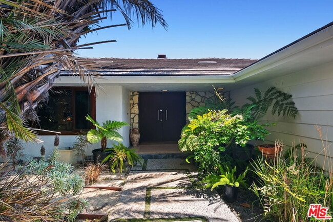 Photo - 1166 Las Pulgas Pl