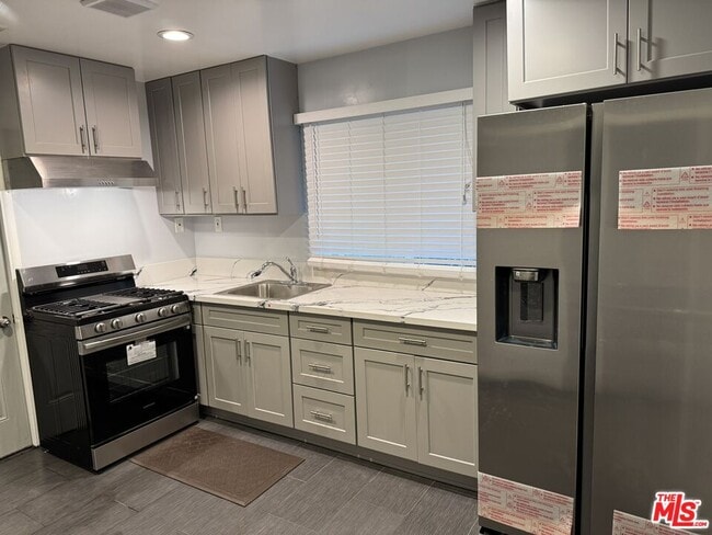 Building Photo - 15746 Magnolia Blvd