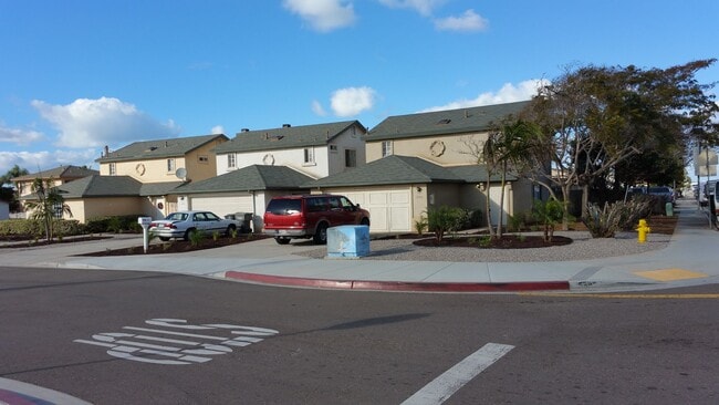 Building Photo - 3 Bedroom 2.5 Bathroom House in Imperial Beach