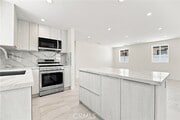 Photo - 19008 Hartland St