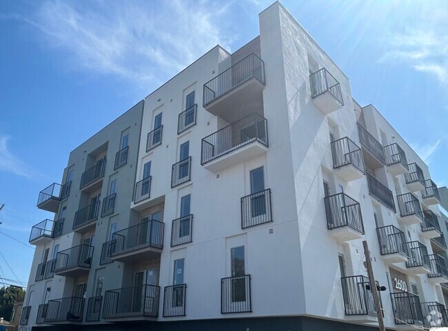Building Photo - Green Park Rental