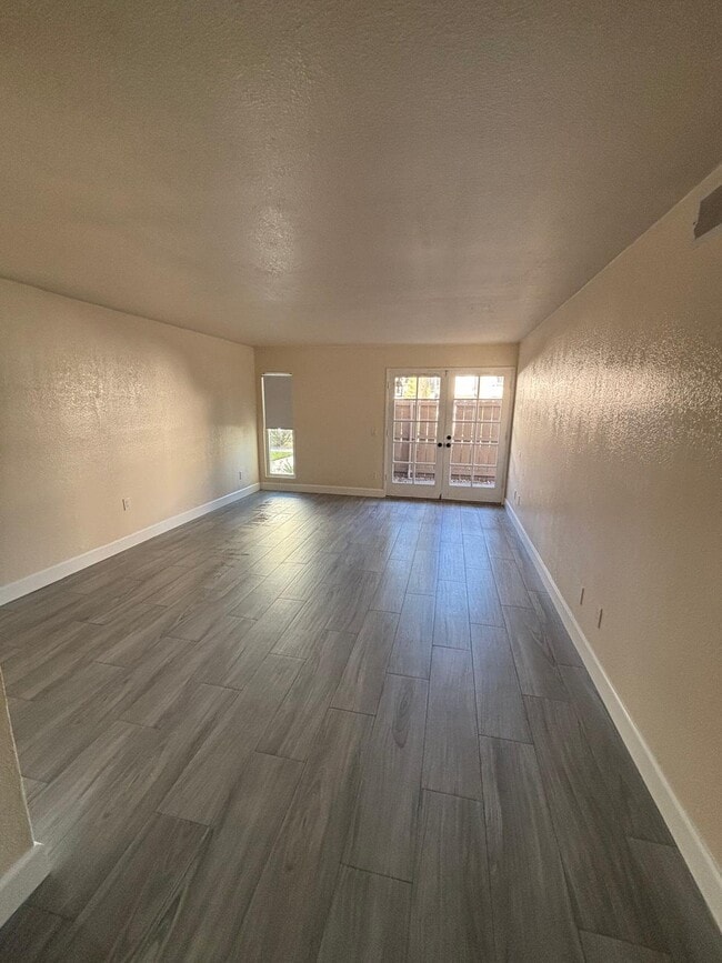 Photo - 1727 Melrose Ave Unit 35
