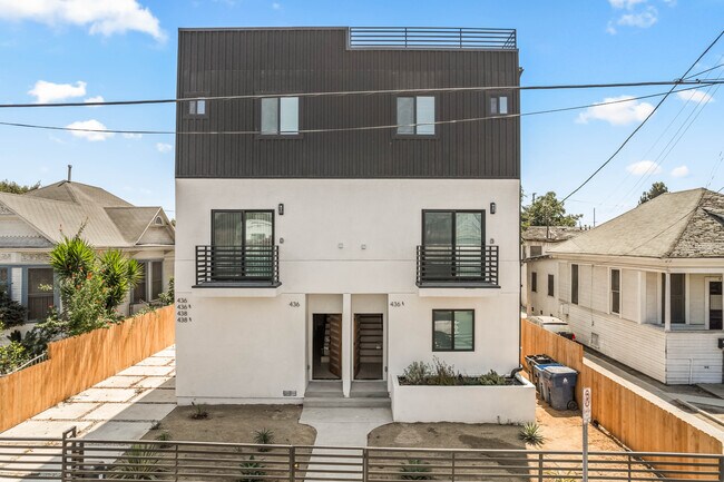 Photo - 438 E 28th St