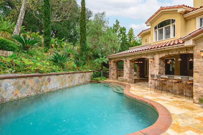 Elegant 5BR Furnished Estate with Pool & G... - Elegant 5BR Furnished Estate with Pool & G... House