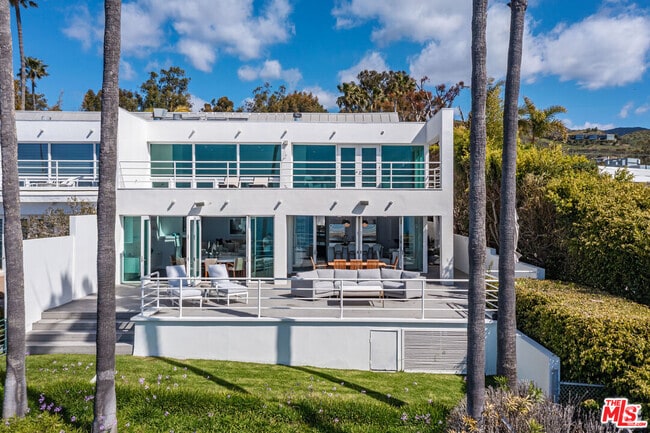 Building Photo - 27420 Pacific Coast Hwy Rental