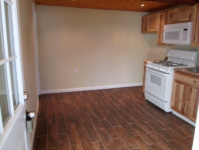 Photo - 54042 Pine Crest Ave