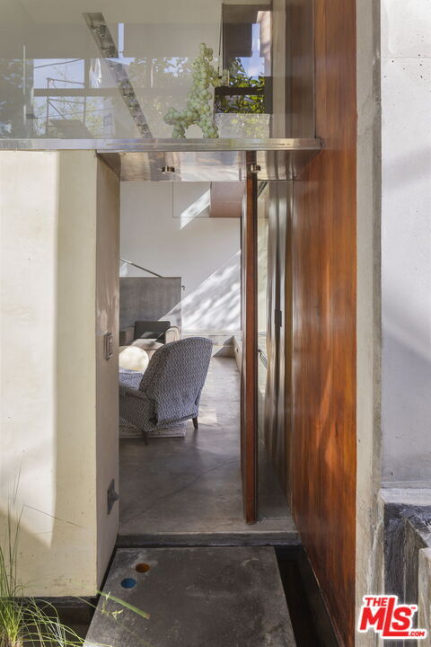 Photo - 615 Woodlawn Ave