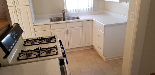 Photo - 2233-2235 Euclid Unit 2235 Euclid Ave