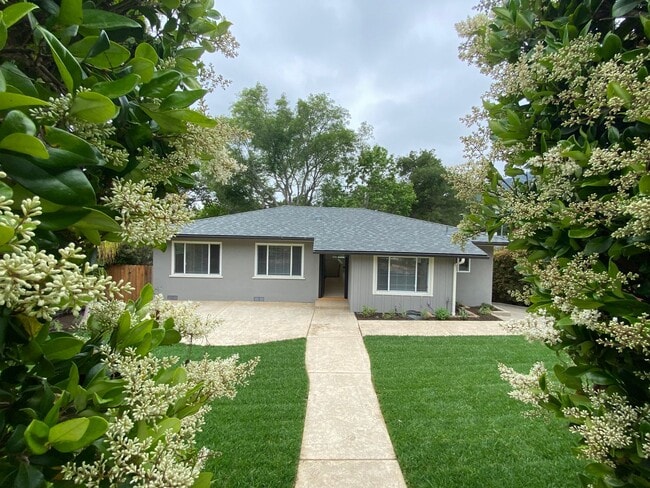 Building Photo - Beautifully Remodeled 2 Story Home In Cold...