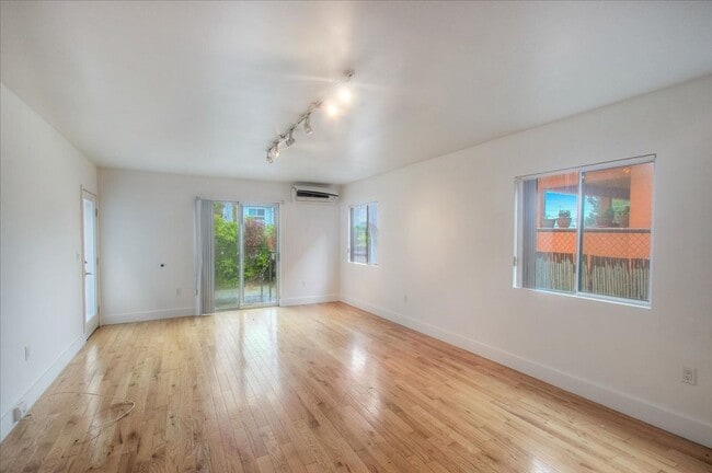 Photo - 1006 N New Hampshire Ave Unit 1008