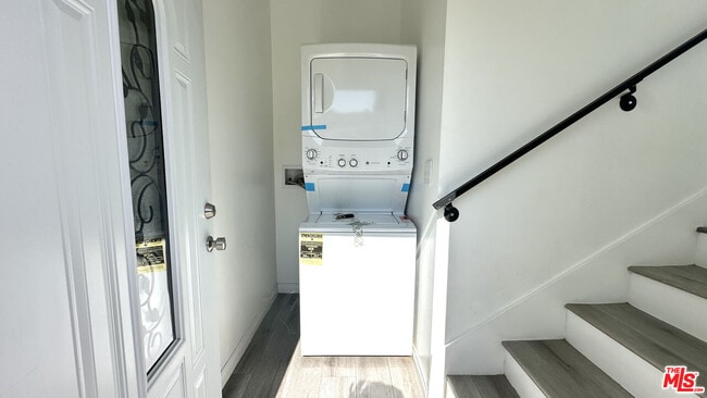 Photo - 16023 Wyandotte St