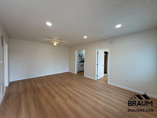 Photo - 13115 Oxnard St Apartment Unit 16
