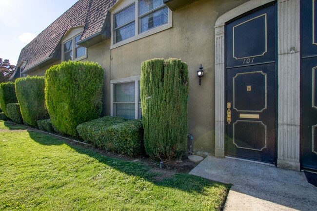 Photo - 101 E Cypress Ave