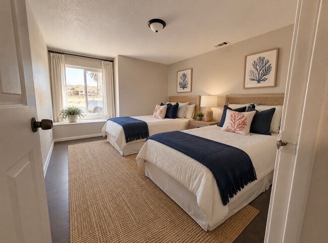 Photo - 31252 Contour Ave