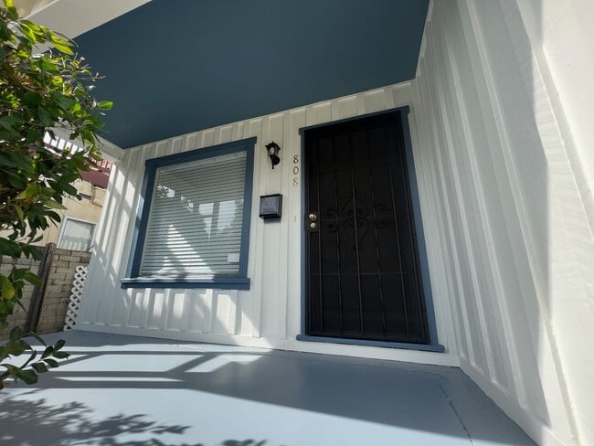 Building Photo - 804-808 H Ave. Unit 808