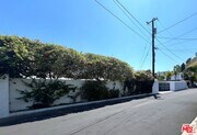 Photo - 8376 Hollywood Blvd House