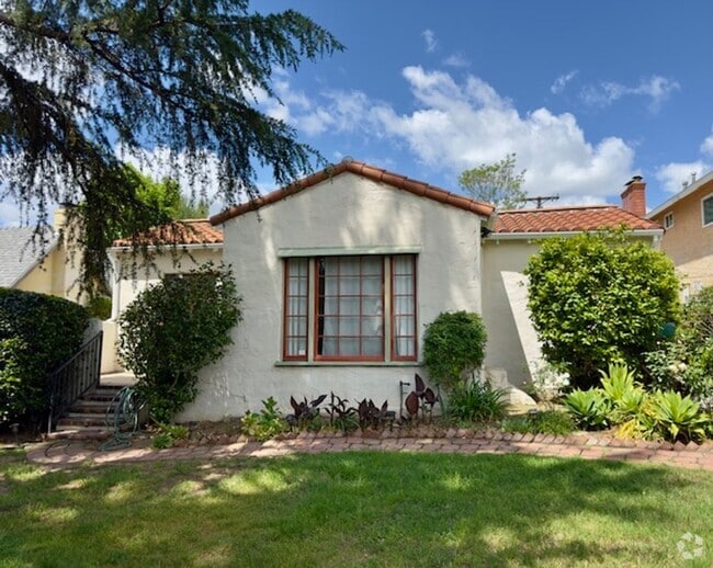 Building Photo - Sophisticated Spanish Sanctuary in NE Pasa... Rental
