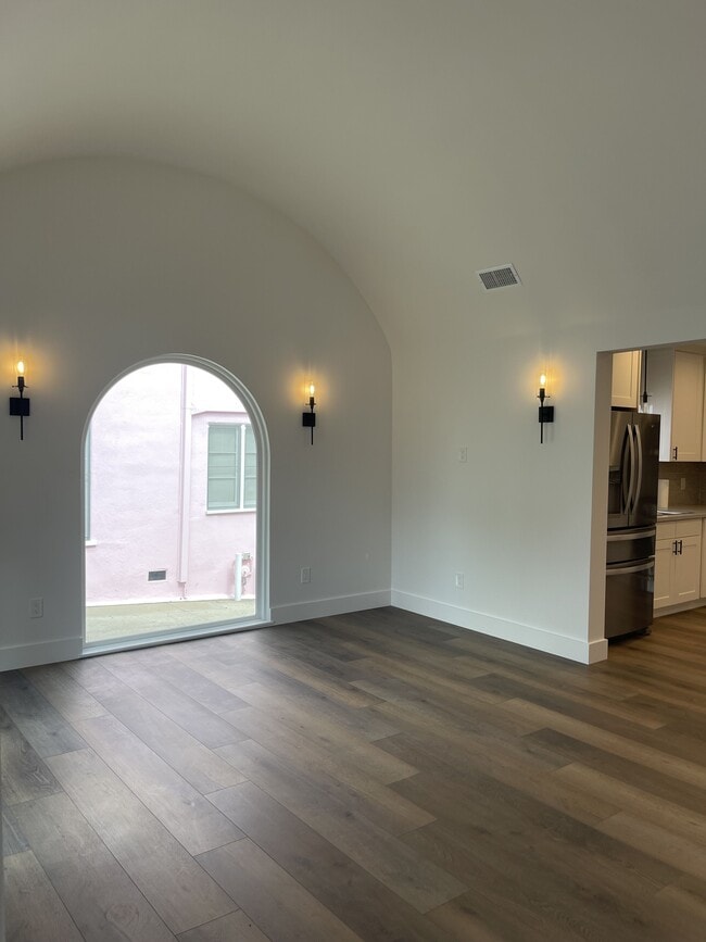 Photo - 1536 N Commonwealth Ave